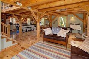 TV, offices - Acadia Lobsterman's Secret Cottage (Lamoine)