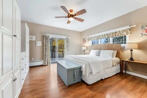 4 bedrooms, desk, iron/ironing board, travel crib