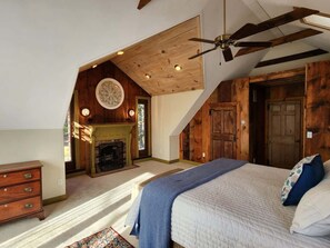 6 bedrooms, desk, iron/ironing board, travel cot