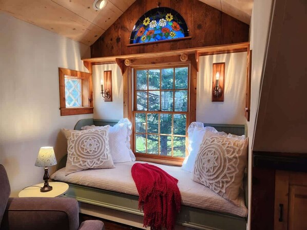 4 bedrooms, desk, iron/ironing board, travel cot - Acadia Lobsterman's Coastal Farmhouse (Lamoine)