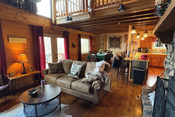 Televisor intel·ligent, llar de foc, reproductor de DVD i llibres