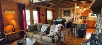 Charming Lakehouse overlooking Greers Ferry Lake