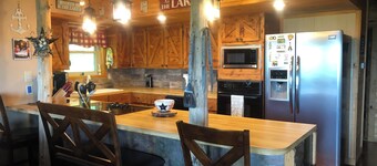 Charming Lakehouse overlooking Greers Ferry Lake
