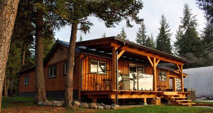 Ultimate Private Lake Hideaway with Hot Tub