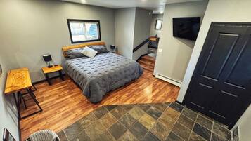 1 habitación, escritorio, tabla de planchar con plancha y wifi