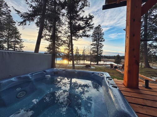Ultimate Private Lake Hideaway with Hot Tub
