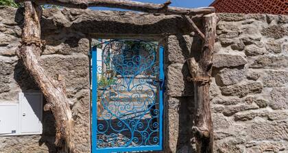 Holiday Home 'Cantinho Do Bairro Alto' with Private Terrace, Wi-Fi and Air Conditioning