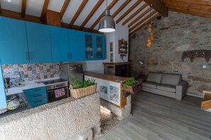 Frigorifero, forno, piano cottura, macchina per tè/caffè