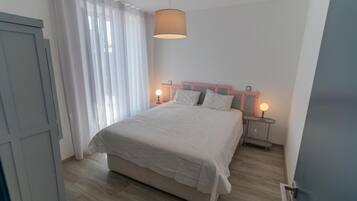 2 makuuhuonetta, silitysrauta/-lauta, ilmainen Wi-Fi, vuodevaatteet