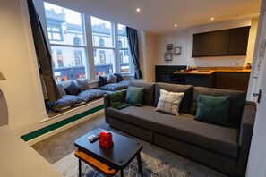 TV - Elite City Centre Apartment (Cardiff)