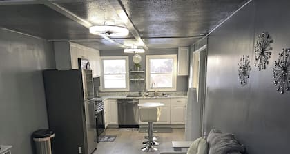 Charming & Cozy 1-bedroom apartment newly renovated in Linthicum Heights.