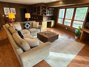 TV, fireplace, DVD player, foosball - Secluded Riverfront Getaway (South Haven)