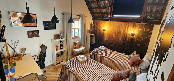 A cozy bedroom with two beds, a desk, a chair, and a bookshelf. - Private Room. SP Expo, Itaú, IBC, Congonhas, Zoo (São Paulo)
