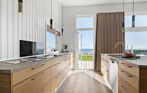 冷蔵庫、オーブン、コンロ、食器洗い機