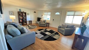 Unclassified image, 3 of 16, button - Modern 7BR Family Oasis in Salt Lake Valley (Sandy)