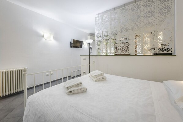 1 bedroom, desk, WiFi, bed sheets - Reginaldo Studio By MMega (Firenze)