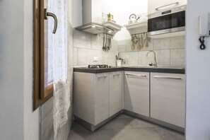 Fridge, microwave, stovetop, dishwasher - Reginaldo Studio By MMega (Firenze)