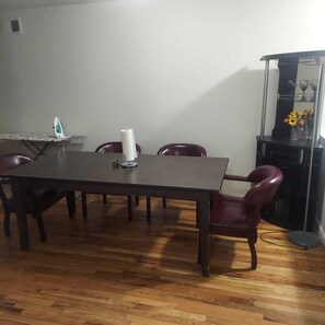 Standard Single Room | Dining room - Crystal Room (Newark)
