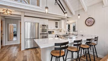 冰箱、微波炉、烤箱、炉灶