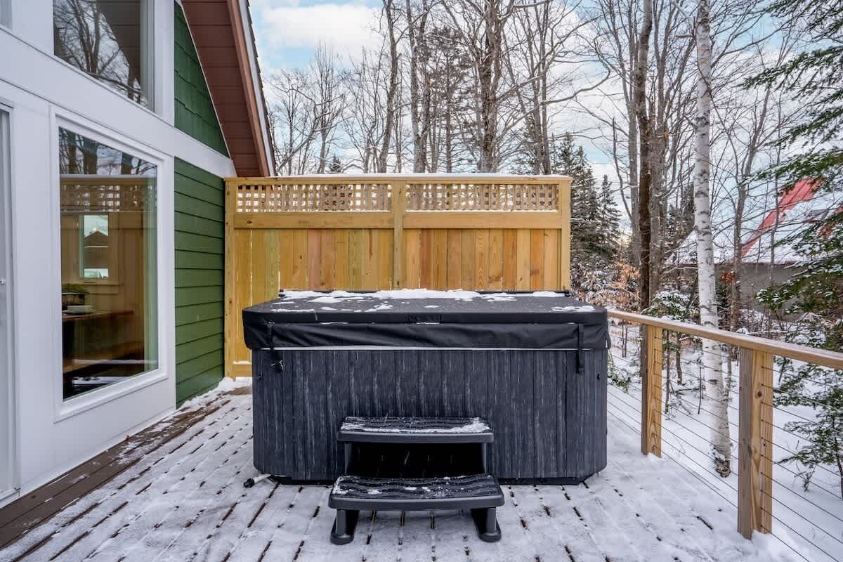 Tina de hidromasaje al aire libre