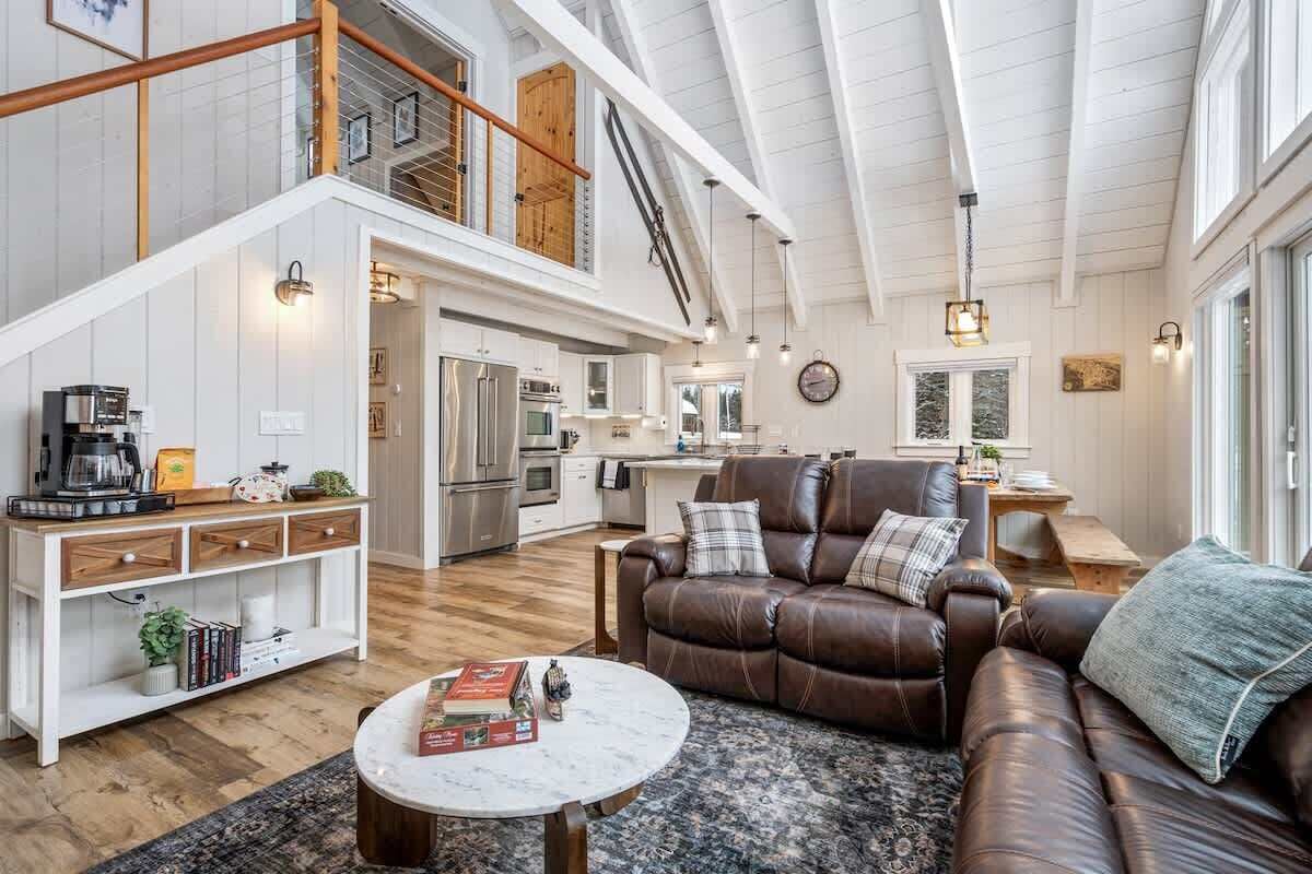 スマートテレビ、テーブルサッカー台、書斎 / ワークスペース