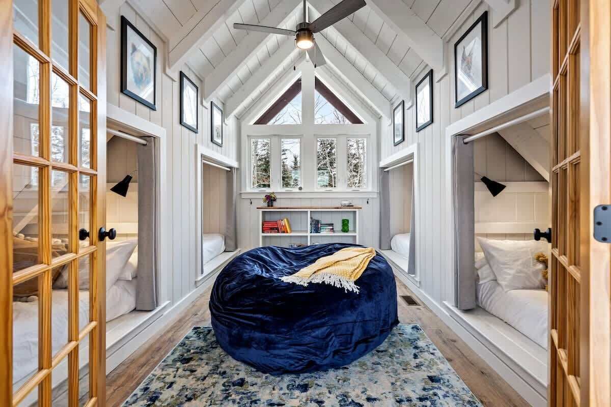 3 Schlafzimmer, Schreibtisch, Bügeleisen/Bügelbrett, Reisekinderbett