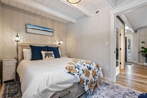 3 chambres, bureau, fer et planche à repasser, lit parapluie