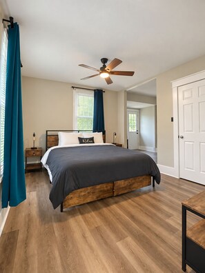 3 bedrooms, desk, iron/ironing board, WiFi