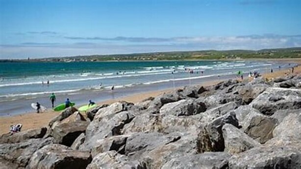 Unclassified image, 1 of 11, button - Housesleeps14-parking-garden-patio-beach (Lahinch)