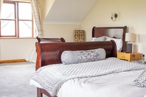 House | 7 bedrooms, free WiFi, bed sheets