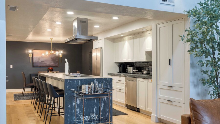 Parkside Condo by Avantstay Walk to Ski Lifts + Town Pool & Hot Tub Access