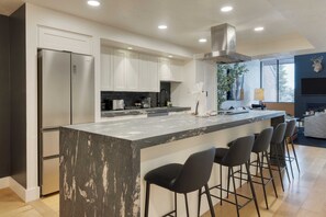 ハウス (3 Bedrooms) | 専用キッチン | 冷蔵庫、電子レンジ、オーブン、コンロ