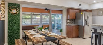 jacuzzi & games + close to dwtn, disney, & parks!