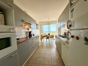 Jääkaappi, mikroaaltouuni, uuni, astianpesukone