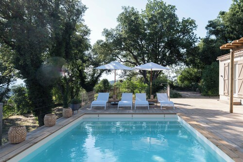 Charmante Villa mit Pool und Panoramablick in La Garde-Freinet Nähe Saint-Tropez
