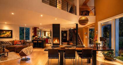 Modern Glass House Near Hunter & Woodstock Fireplace, Views, Pet-Friendly
