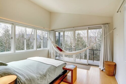 Architect-Designed Modern Home Near Hunter Mountain