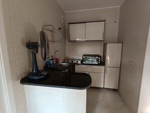 Fridge, microwave, blender, cookware/dishes/utensils