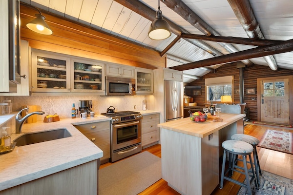 Kitchen / Dining Area