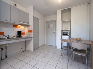 Fridge, microwave, coffee/tea maker, electric kettle