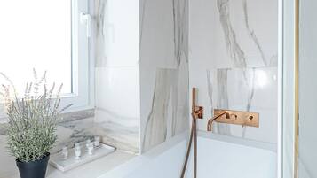 Whirlpool, Haartrockner, Bidet, HandtĂŒcher