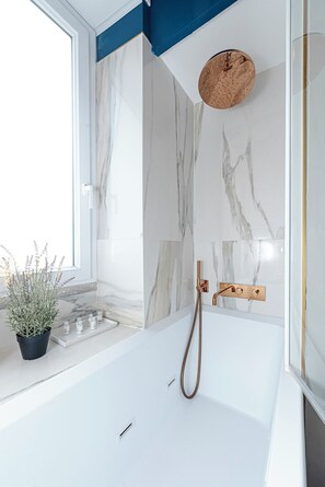 Whirlpool, Haartrockner, Bidet, Handtücher