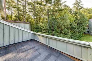 Property grounds - Official Seasons RMC Condo 13G - 2 Bedroom + Loft - sleeps 8 - No Fees (Bartlett)