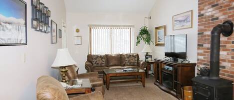 Fernseher, Videospiele, DVD-Player, Tischfußball