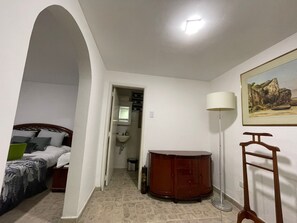 1 dormitorio y ropa de cama