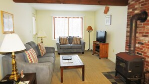 TV, video games, foosball, table tennis - Official Seasons RMC Condo 15A - 2 Bedroom - sleeps 8 - Dog Fees (Bartlett)