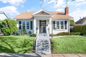 Exterior - 3 Bed Home, A/C, Parking, Big Yard in Heart of SD (San Diego)