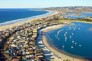 Beach - 3 Bed Home, A/C, Parking, Big Yard in Heart of SD (San Diego)