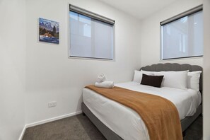 3 室のベッドルーム、アイロン / アイロン台、WiFi、ベッドシーツ