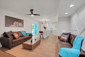 Smart TV, table football, ping pong, books - Holiday Sparkle | Luxe Canalfront Tampa Bay Stay (Tampa)